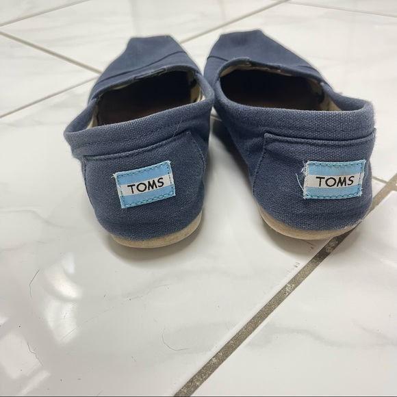 TOMS classic slip on shoes (size 7.5) - Picture 2 of 3